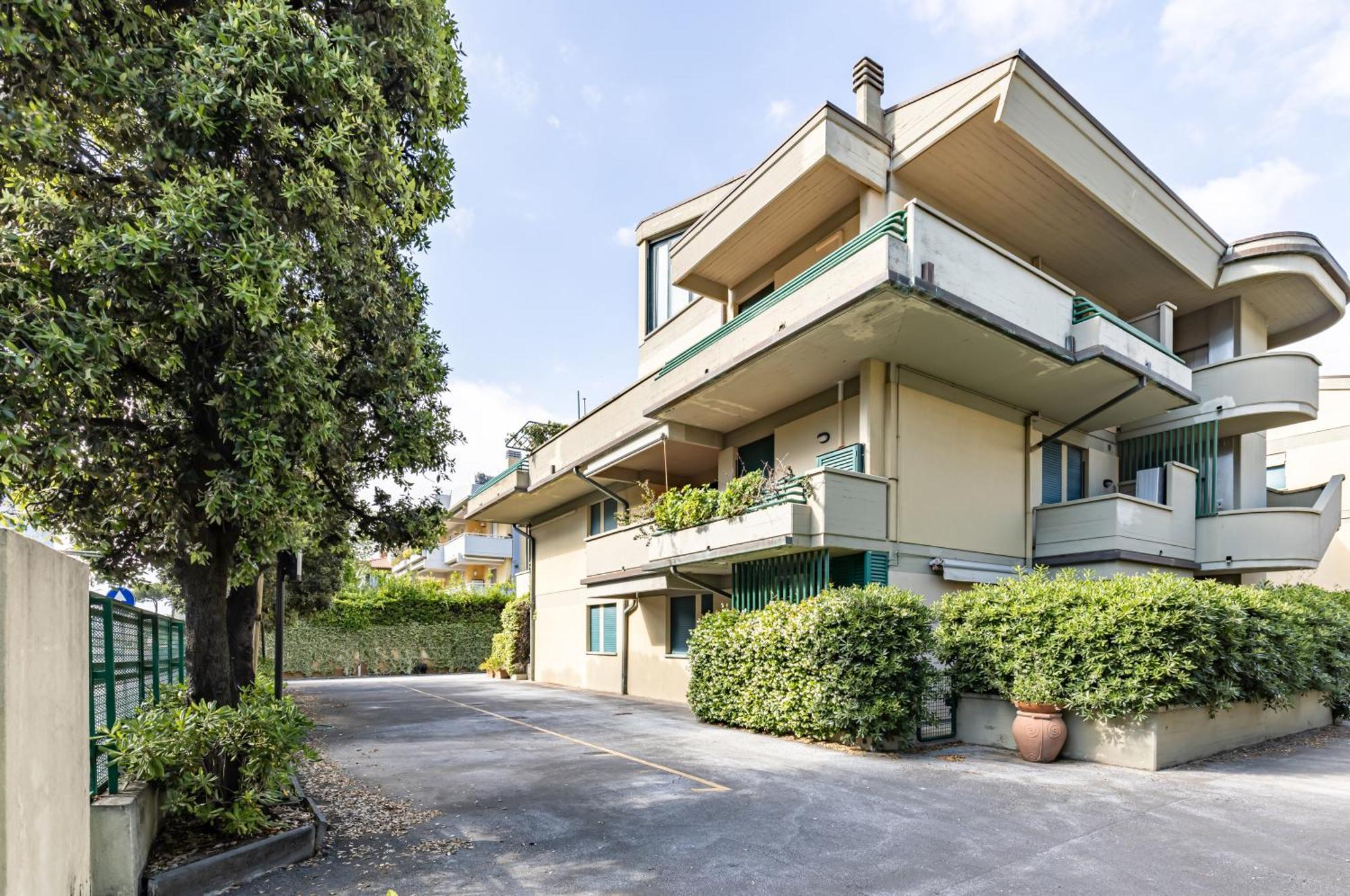 Two-Levels Apartment With Terrace And Parking Viareggio Exterior photo